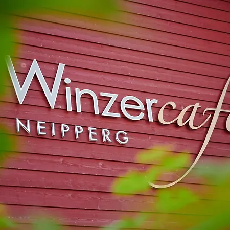 Winzercafe Neipperg 公寓 *